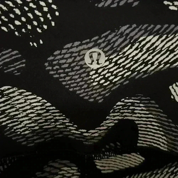 Lululemon Women’s leggings. Size 2 per waist measurements. Black/white. - Picture 3 of 3